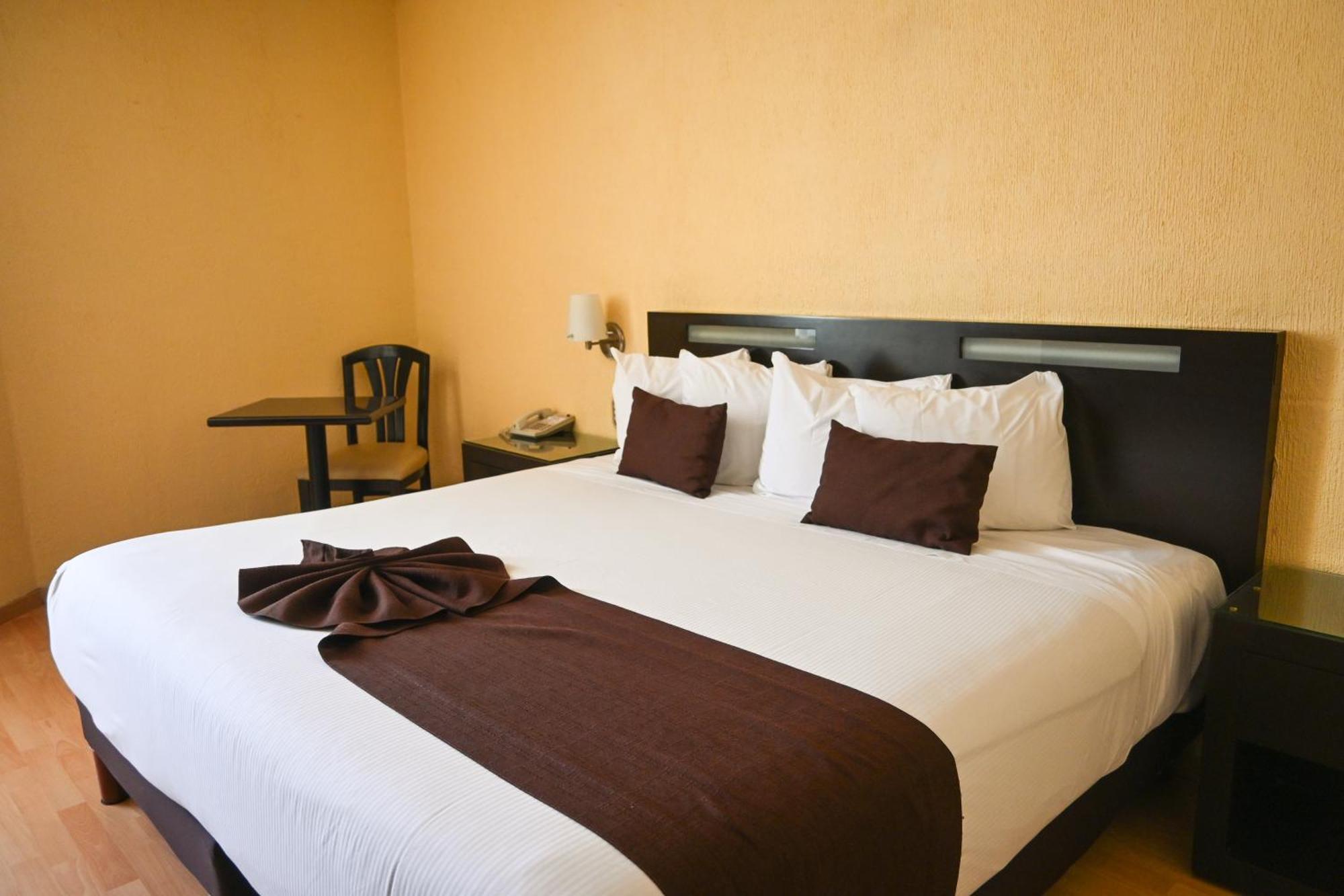 Hotel Santa Irene Γκουανταλαχάρα Εξωτερικό φωτογραφία